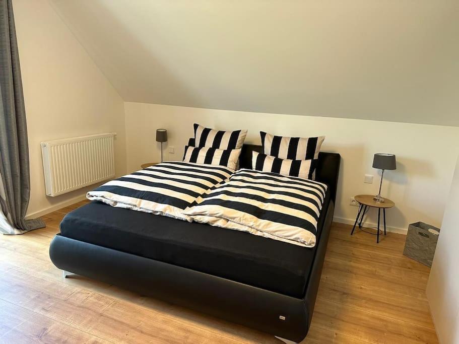 Neuwertige Gemuetliche Wohnung リーデン エクステリア 写真